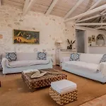 Villa In Pietra Kalamaras